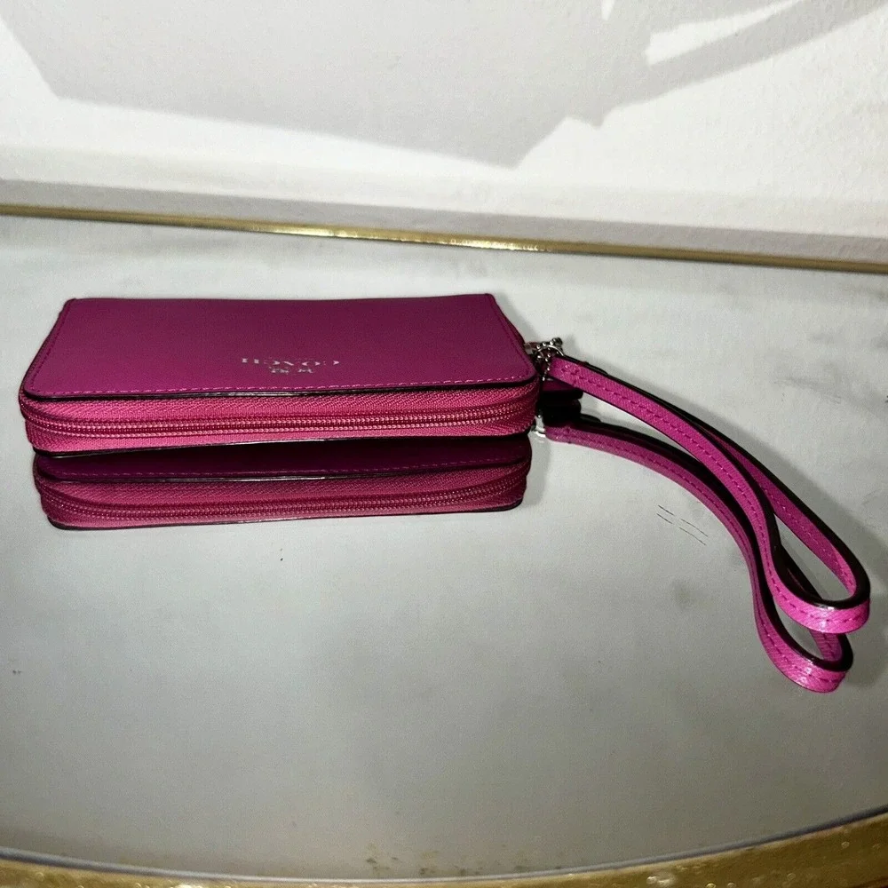 Coach Purple Fuchsia Textured Leather Zip Around‎ Purse Bag Wallet Wristlet